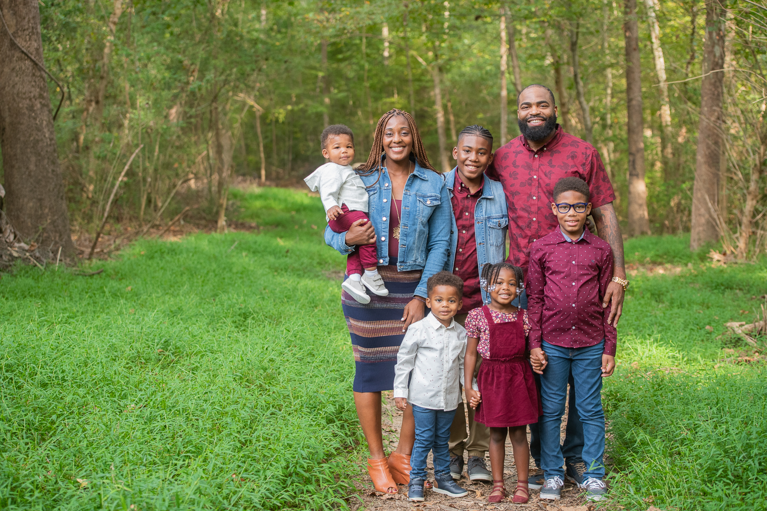 large family picture idea with East Cobb family photographer